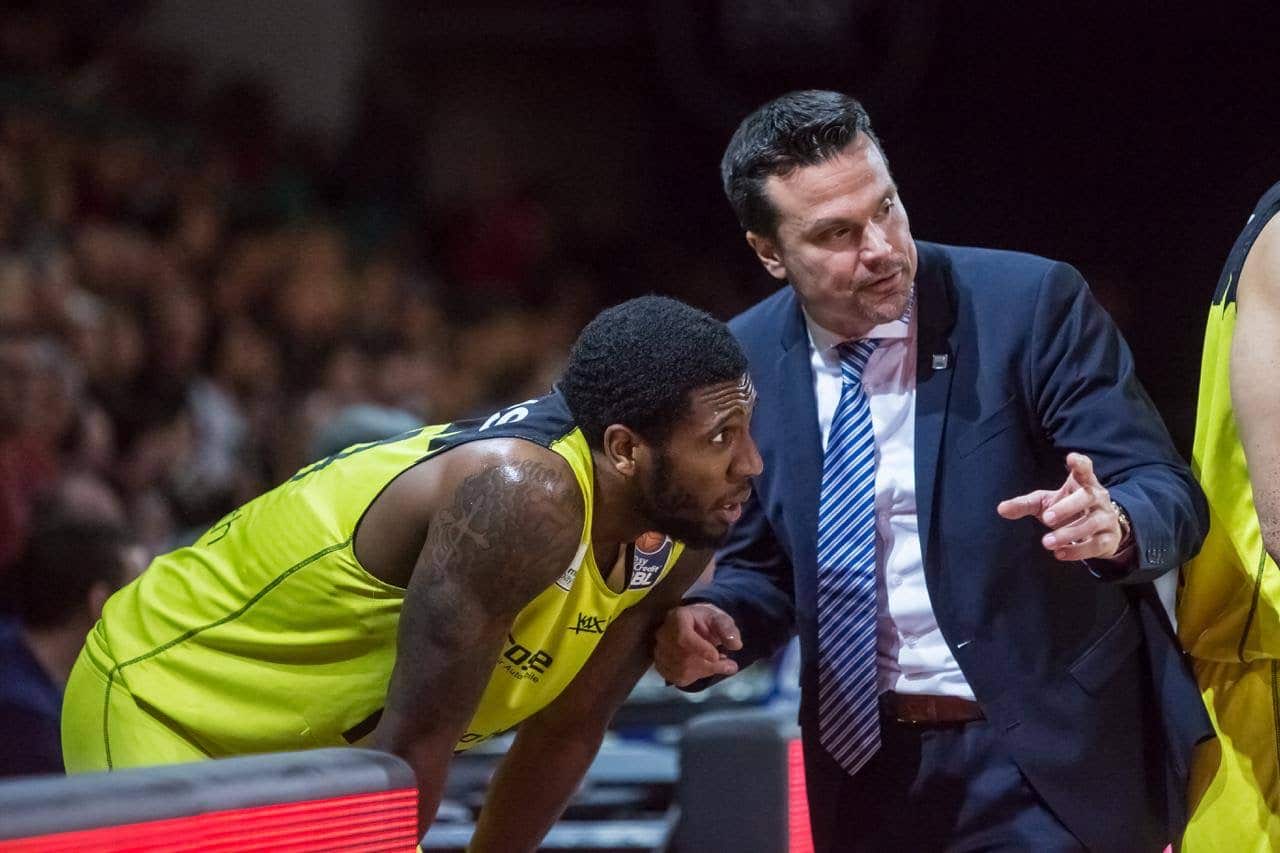 De'Mon Brooks playing in the BBL